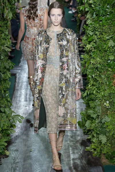 Look 50